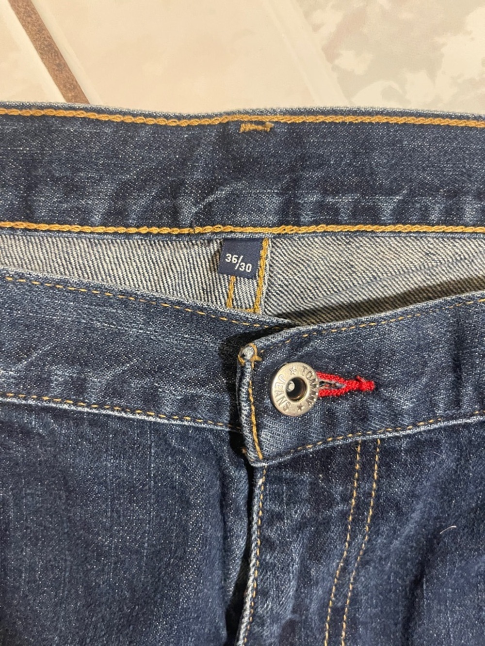 Tommy Hilfiger Men's Relaxed Dark Blue Denim Jeans - Picture 2 of 5